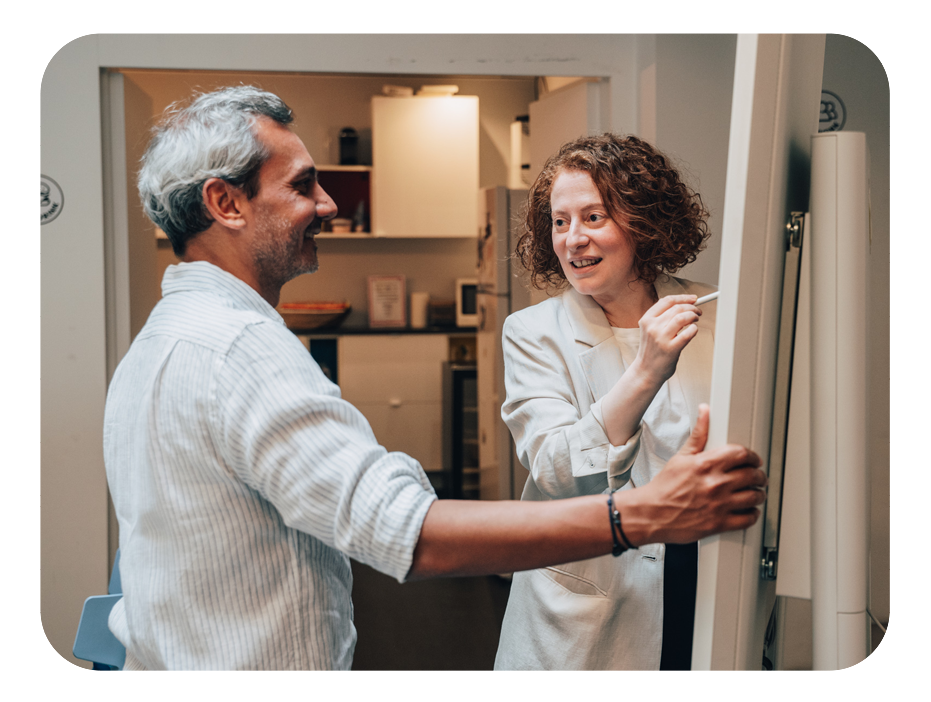 Femme-homme-travaillent